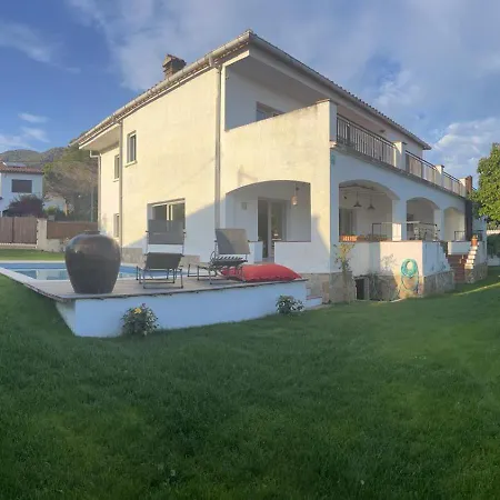 Maison De Familialle * Roses