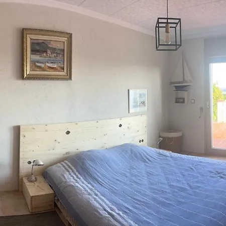 Maison De Familialle * Roses